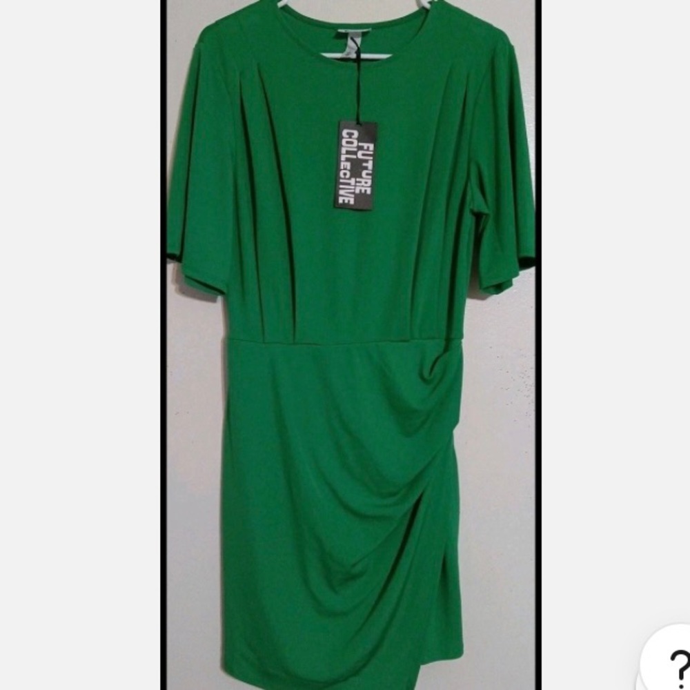 NWT future collective women’s size small knee length green short sleeve dress..